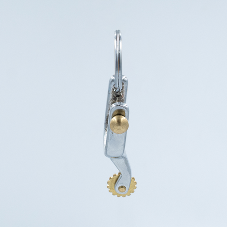 LLAVERO EN FORMA DE ESPUELA PLATEADO