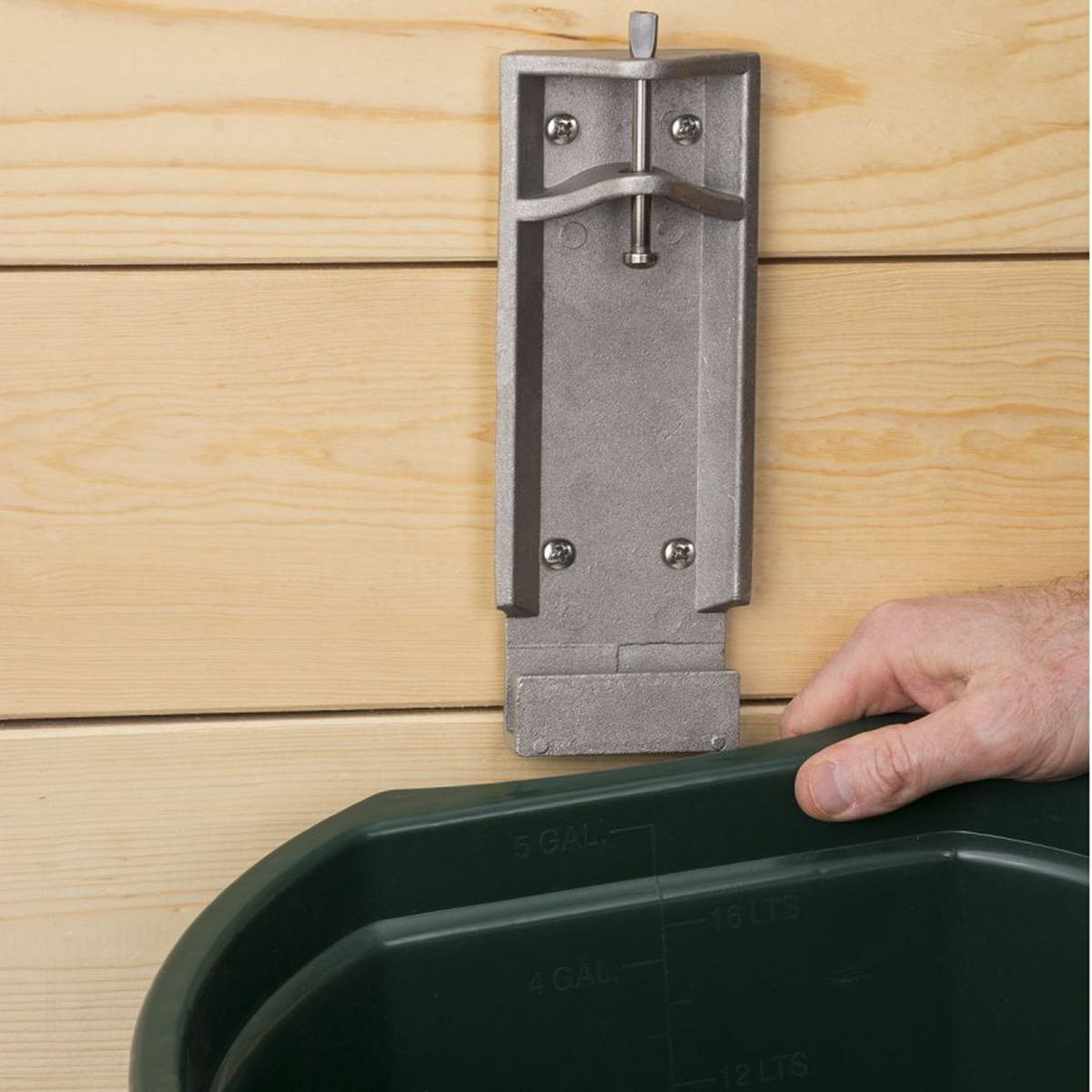 TOUGH 1 WALL BRACKET/ SOPORTE DE CUBETA
