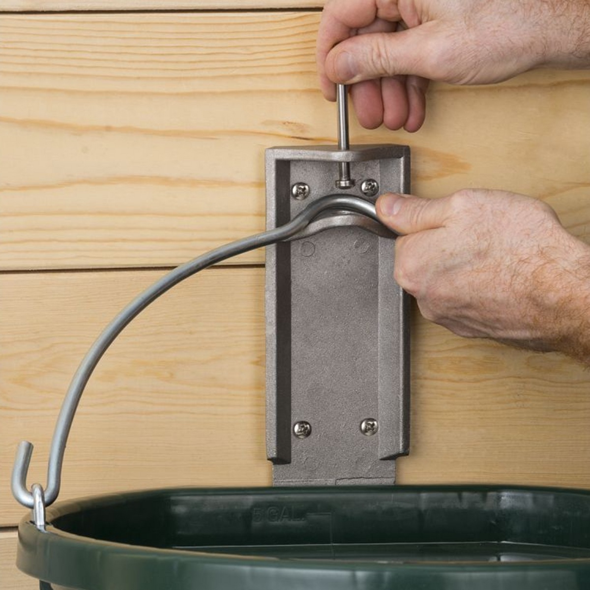 TOUGH 1 WALL BRACKET/ SOPORTE DE CUBETA