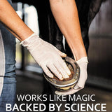 Aplicación de Magic Cushion con guante en la suela del casco, funciona como magia respaldado por la ciencia
