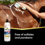 Baño de un caballo con esponja, el champú ShowSheen 2 en 1 es libre de sulfatos y parabenos